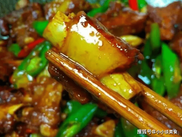 香菜尖椒排骨的做法