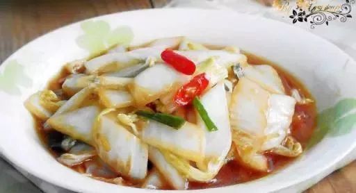 家常美味，白菜炒干豆腐叶的烹饪之道