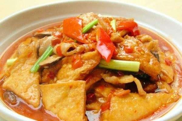 家常美食的魅力，咸菜芋艿烧豆腐的做法与营养解析