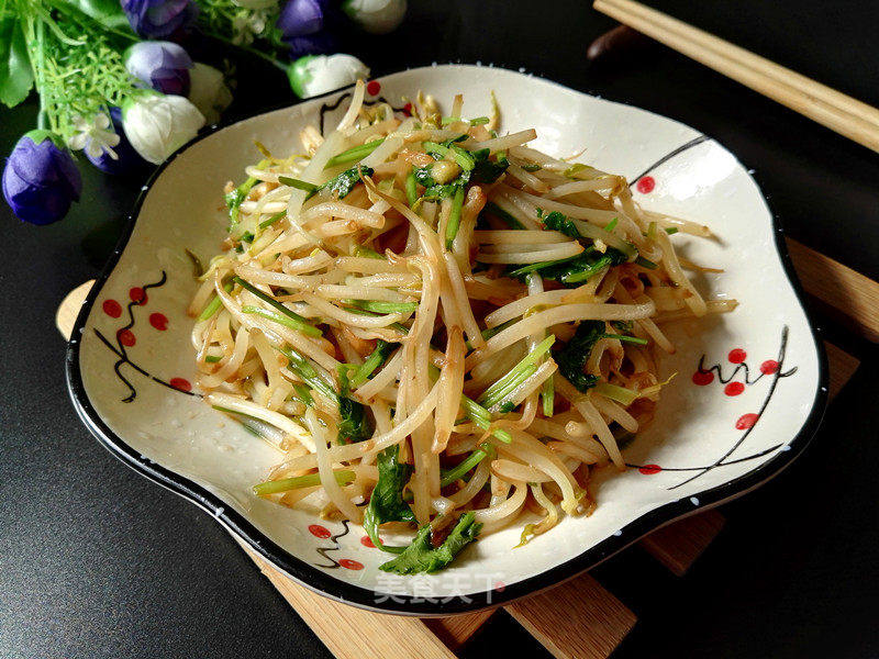 家常美食，豆芽炒香干的魅力与简单做法解析