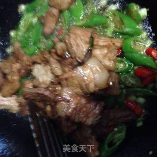辣子炒肉加豆腐，家常美食的鲜美奥秘