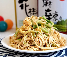 老黄瓜拌豆腐丝，清爽开胃的健康美食