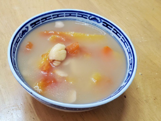 花胶煲豆腐，滋养身心，简单易做的美味汤品