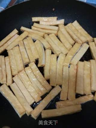 煎新鲜豆腐干的美食之旅，家常美味，健康之选