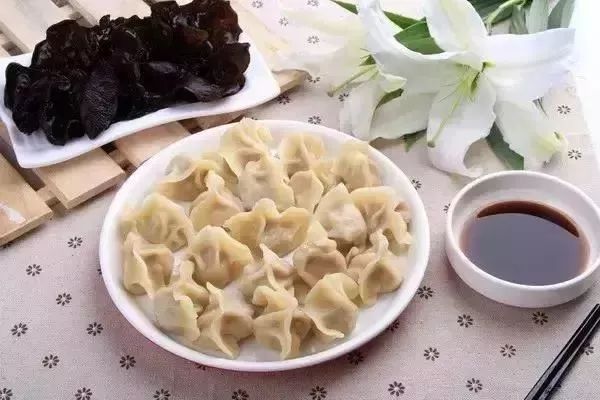 粉条豆腐汆饺子的家常美味，温暖每一根味蕾