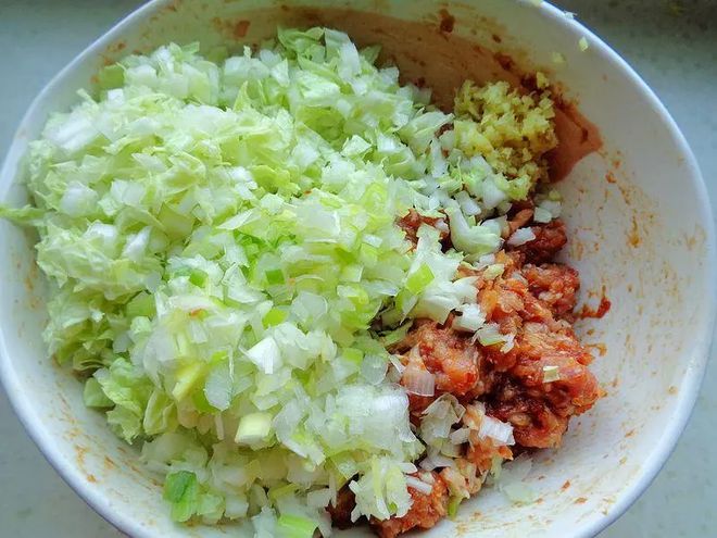 白菜猪肉虾仁饺子馅的做法