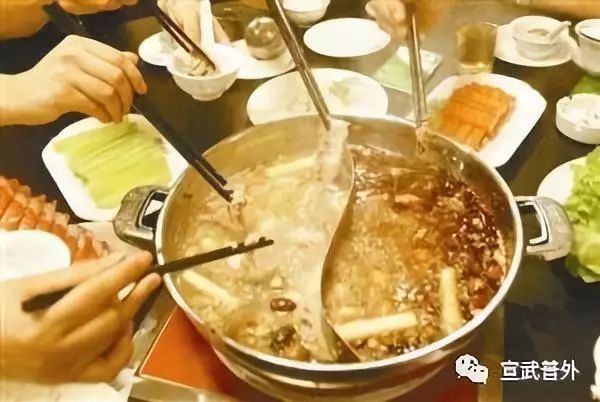 咸鸭腿火锅，冬日里的温暖滋味