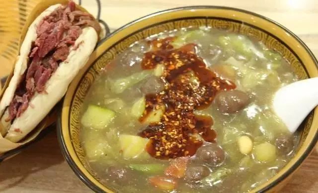 豆腐脑胡辣汤，传统美食的醇香与温暖