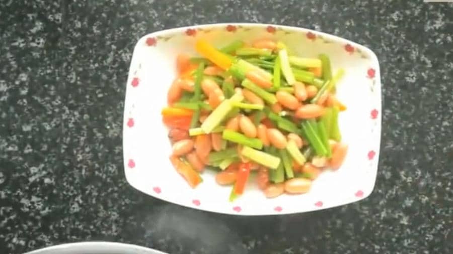 家常美味，芹菜花生米胡萝卜的创意搭配与营养食谱