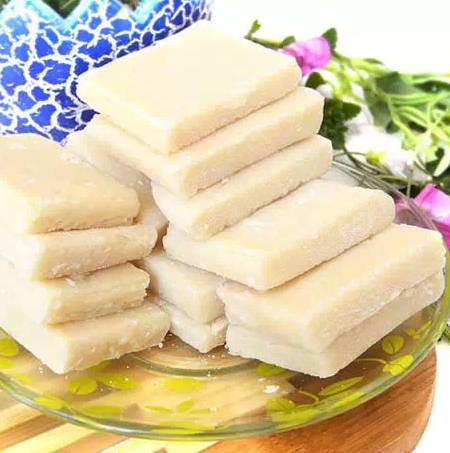牧区传统美食揭秘，醇香四溢的奶豆腐制作全过程