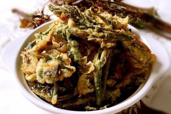 香椿拌米豆腐，春天的鲜美滋味，家常美食新体验