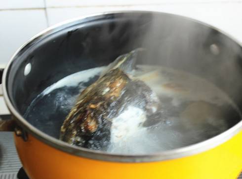 鱼头豆腐炖猪肉的做法