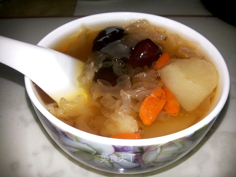 银耳枇杷雪梨汤的做法
