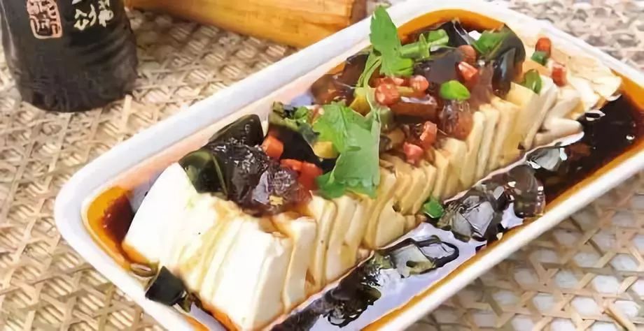 皮蛋豆腐的韧豆腐新吃法，美味与营养的双重享受