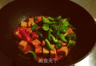 辣椒炒肉片豆腐，家常美食的全新演绎