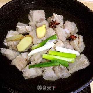 韩式酱炖排骨土豆的做法
