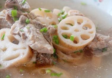 藕炖筒子骨，滋补养生的家常美味