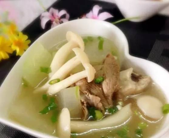 筒骨煲冬瓜，滋补养生的美味佳肴