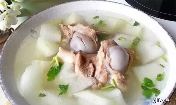 筒骨煲冬瓜，滋补养生的美味佳肴