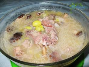 黄青豆排骨汤的做法