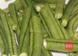 黄青豆排骨汤的做法