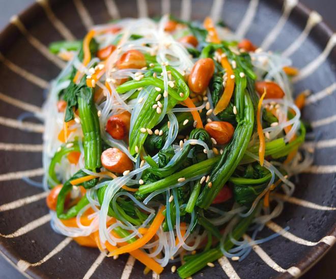 菠菜豆腐条凉拌，清爽美味，营养满分