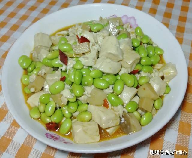 甜豆角炖豆腐，家常美味，营养滋补的绝佳搭配