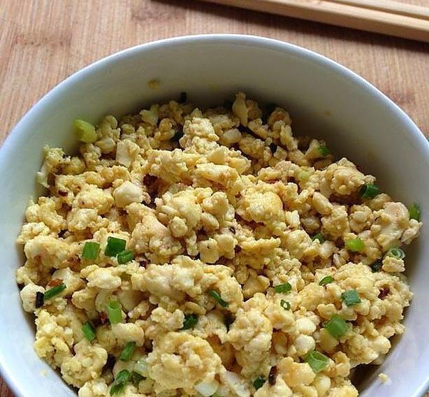 鸡蛋豆腐搅拌，家常美食新滋味，营养美味一拌即得