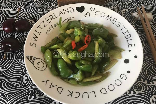 青椒芹菜炒鱼籽的做法