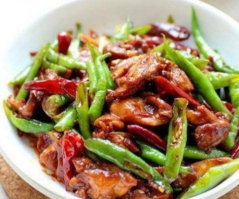 家常美味，蒜苗炒螺丝肉，鲜香四溢的美食诱惑