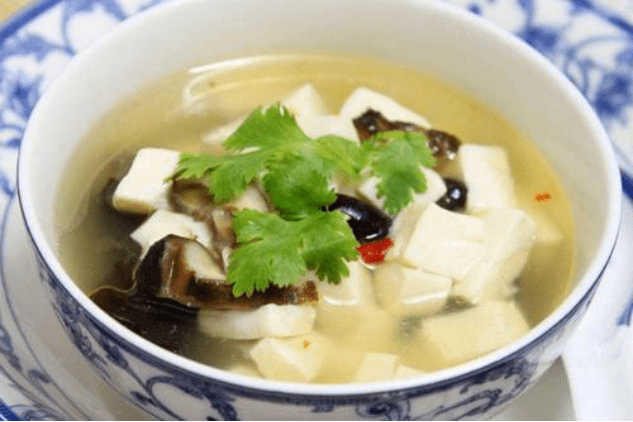 海带猪血豆腐汤，一碗温暖身心的养生汤品