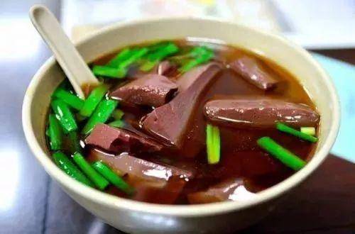 海带猪血豆腐汤，一碗温暖身心的养生汤品