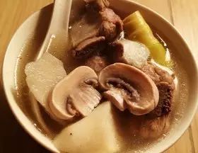 干云豆烧排骨汤的做法