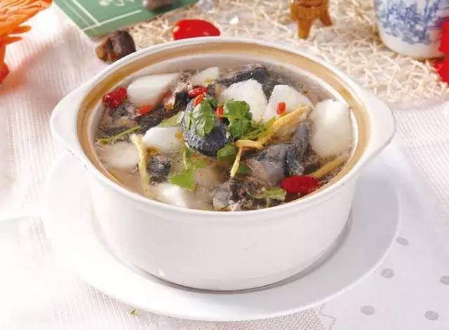 香菇乌鸡滋补汤，滋养身心，焕发活力的家常美味