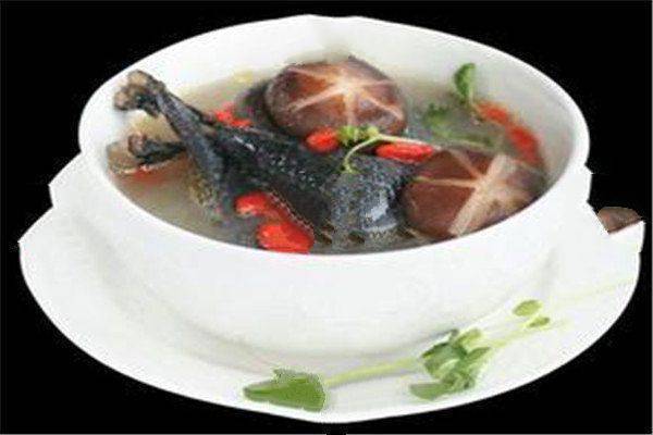 香菇乌鸡滋补汤，滋养身心，焕发活力的家常美味