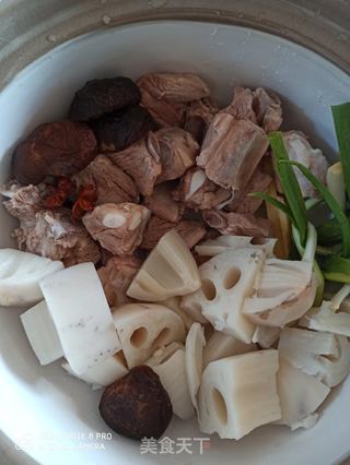 香菇排骨汤配炒粉的做法