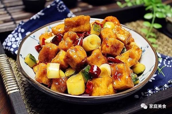 宫保豆腐凉拌，美味与健康的夏日佳肴