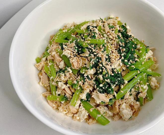 茼蒿刨豆腐，营养美味的家常佳肴