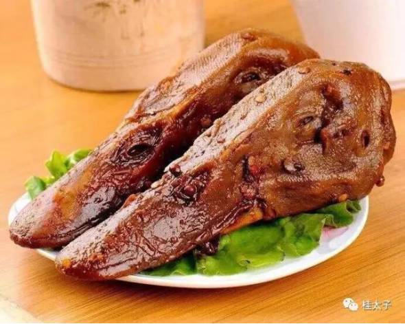 张鸭子，传统美食的魅力与家常做法解析
