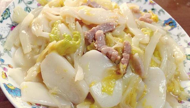 腊肉熬白菜豆腐，家常美食的温暖味道
