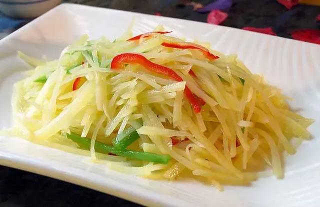 辣椒土豆炖豆腐，家常美食的绝妙搭配与烹饪技巧