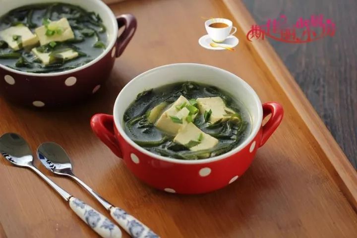 韭香砂锅豆腐，家常美味，暖身养生的美食体验