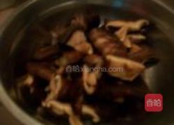 干香菇排骨的家常做法