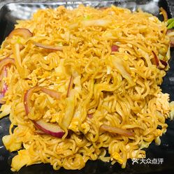 海鲜炒方便面的美味逆袭，家常美食新体验