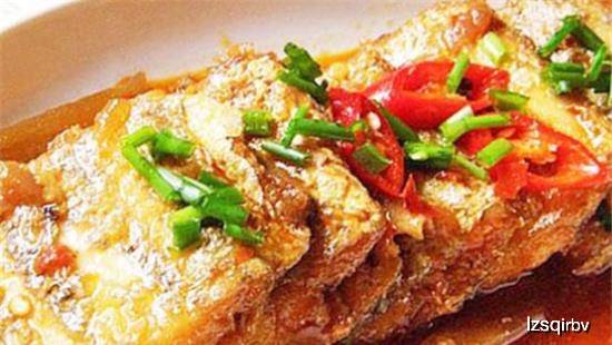 油豆腐夹酸萝卜，家常美食的独特魅力