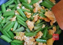 肉沫鸡蛋炒芹菜的做法