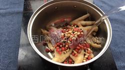 鸡脚花生做汤的做法