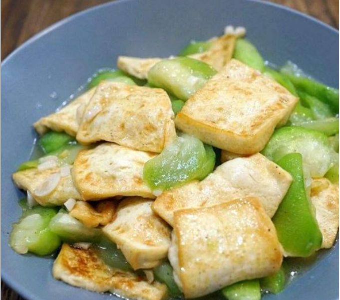 豆腐炒丝瓜的做法