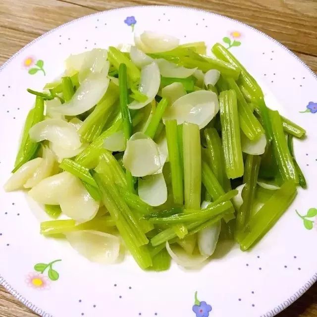 凉拌百合花的做法