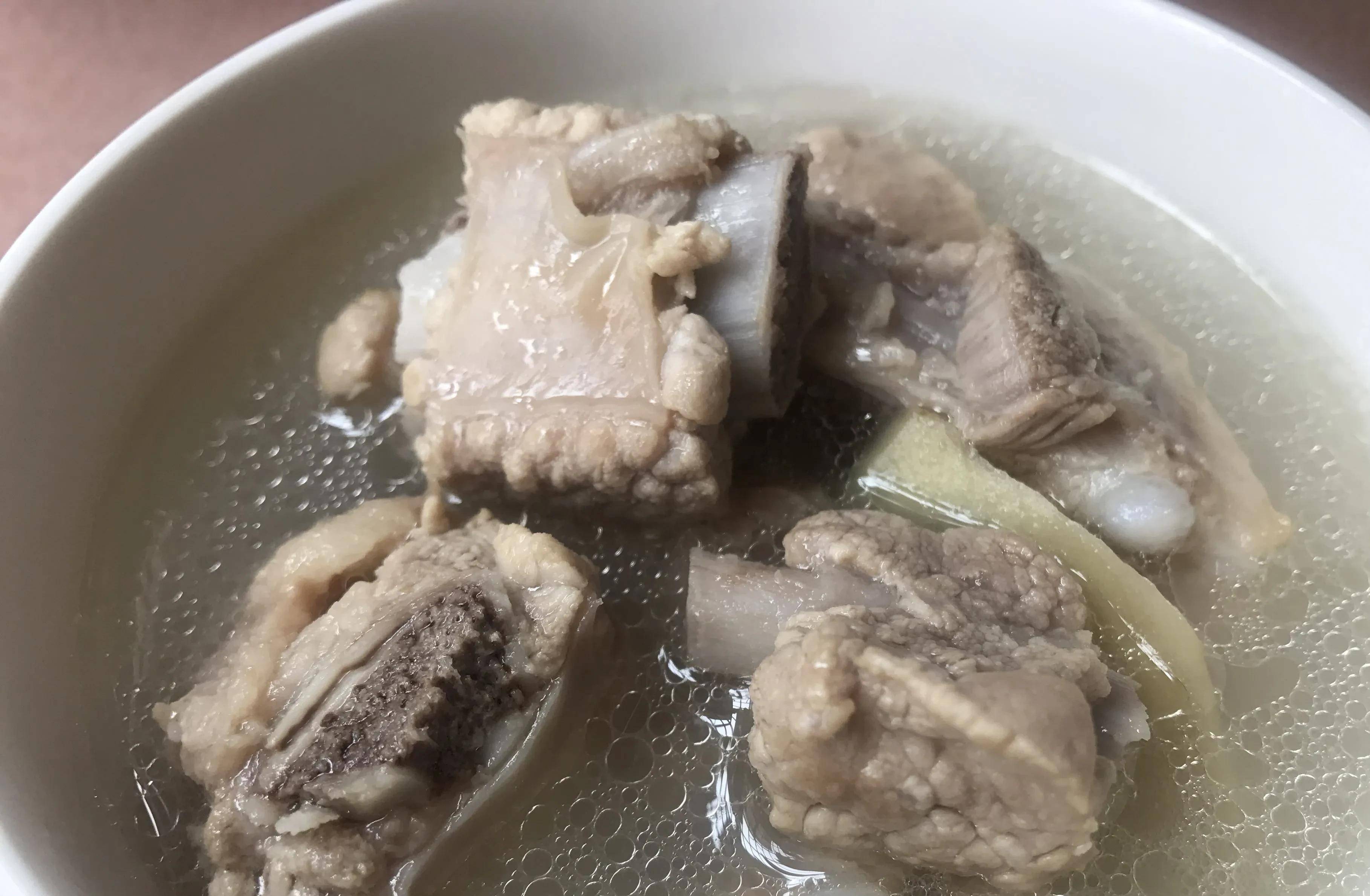 清汤排骨炖油豆腐，醇厚鲜美，滋养身心的一道家常美味